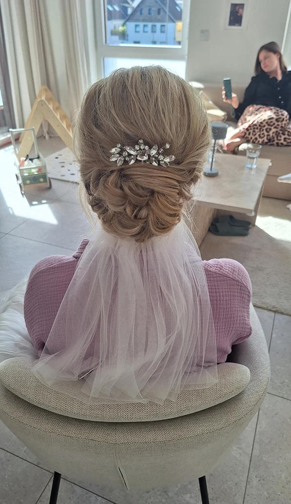 Schlichte Hochsteckfrisur