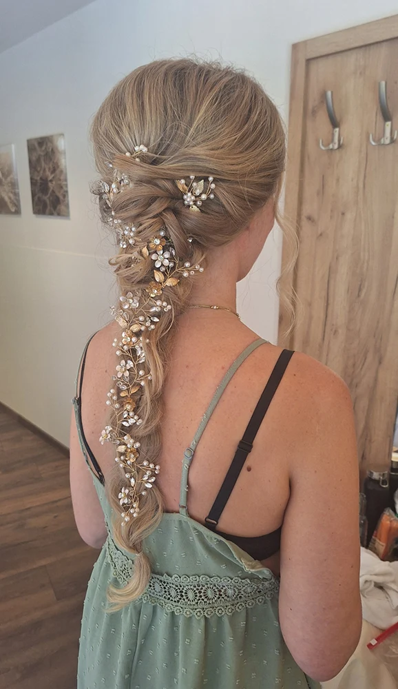 Schlichte Hochsteckfrisur