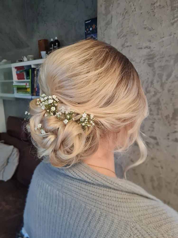 Schlichte Hochsteckfrisur